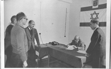 Adolf Eichmann oczekujący na przesłuchanie. Jerozolima, 1961