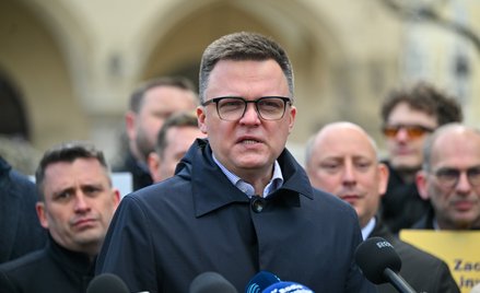 Kandydat Trzeciej Drogi, marszałek Sejmu Szymon Hołownia podczas briefingu prasowego w Krakowie