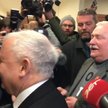 Lech Wałęsa i Jarosław Kaczyński w sądzie. Okrzyki przed salą