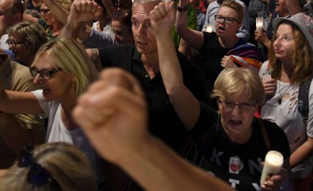 Akcja Demokracja: Za zamieszki pod Pałacem odpowiada prezydent Duda i rząd PiS