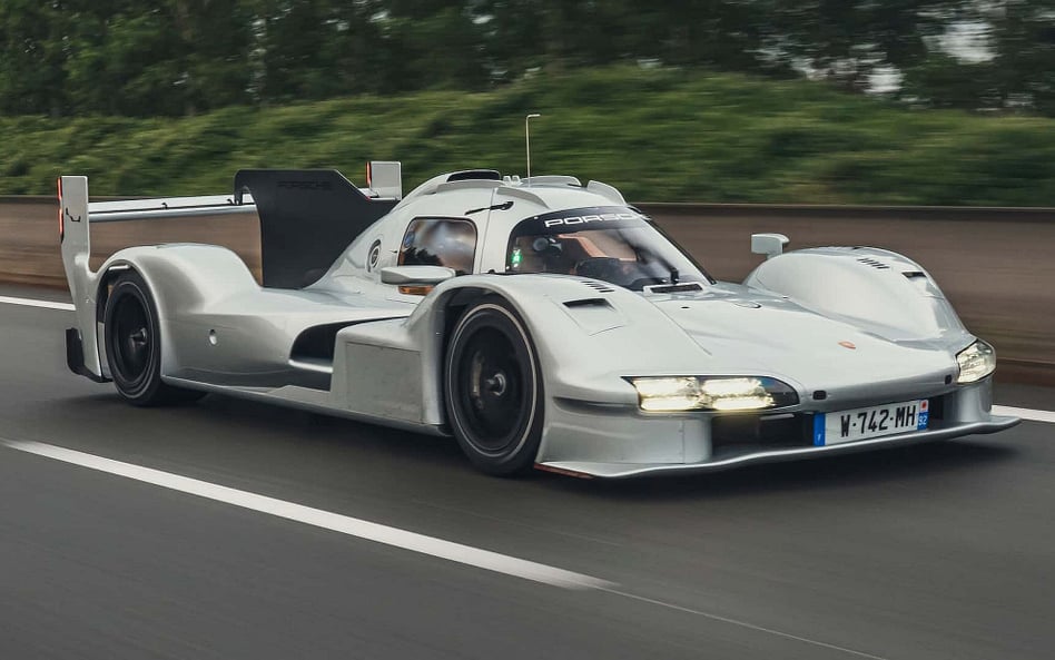 Drogowy bolid Porsche 963 RSP różni się od wyczynowego tylko kilkoma szczegółami