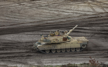 Czołg M1A2 Abrams na poligonie
