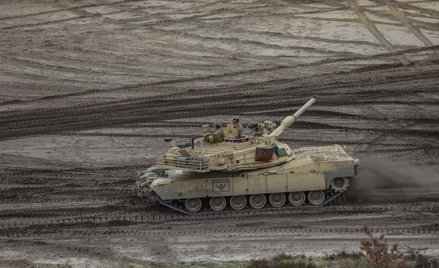 Czołg M1A2 Abrams na poligonie