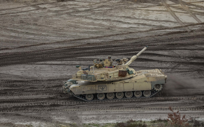 Czołg M1A2 Abrams na poligonie