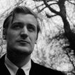 Ted Hughes - Poeta, który doprowadzał żony do samobójstwa