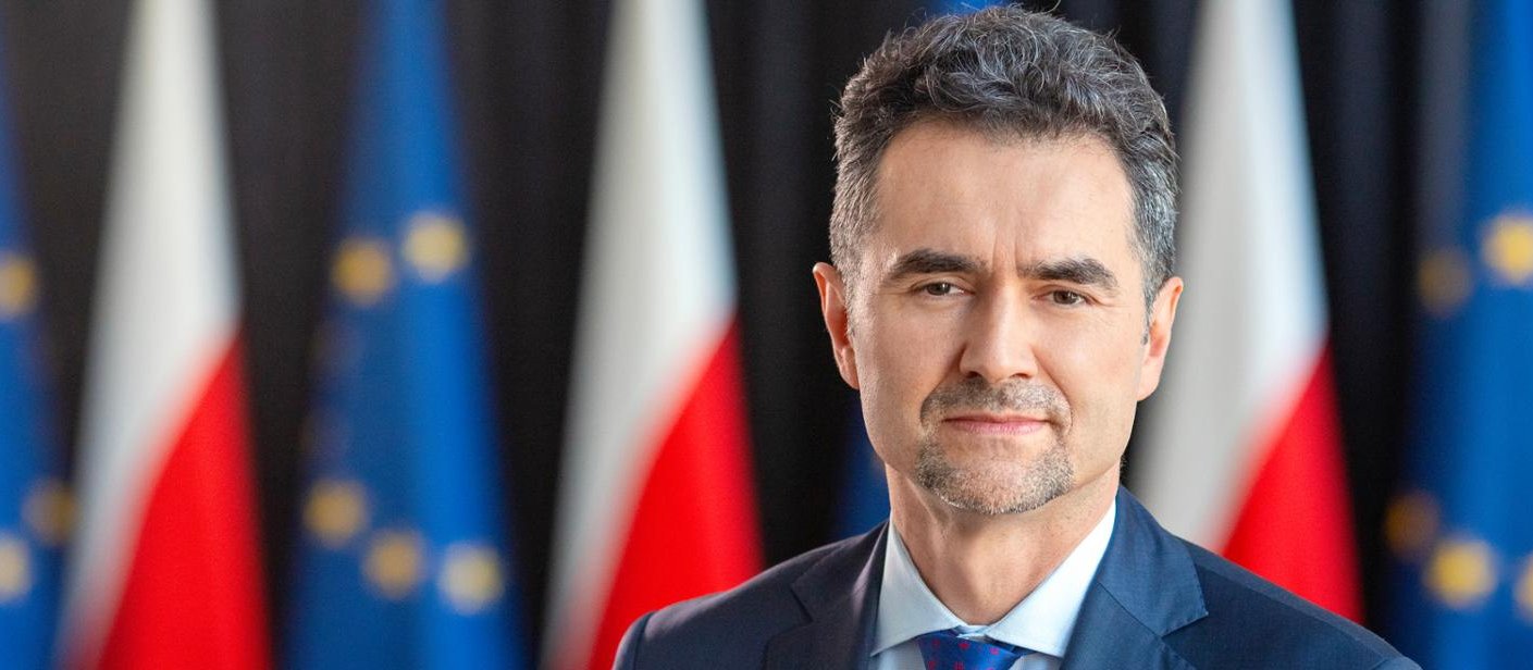Lotnictwo i koleje w jednych rękach. Nowe obowiązki wiceministra Piotra Malepszaka
