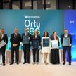 Na zdjęciu laureaci i wyróżnieni oraz przedstawiciele zarządu Gremi Media SA i redakcji „Rzeczpospol