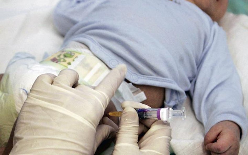 Są rodzice, którzy nie poddają swoich dzieci nawet obowiązkowym szczepieniom