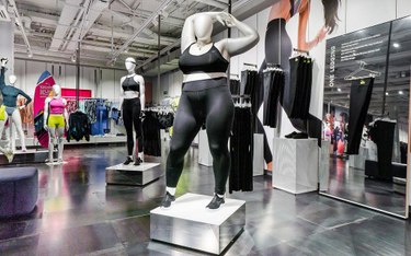 Manekiny plus-size we flagowym sklepie Nike. "Celebrujemy różnorodności kobiet"