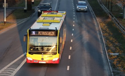Pasażerowie korzystają z tych samych standardów i zasad biletowych, niezależnie od tego, czy jadą po