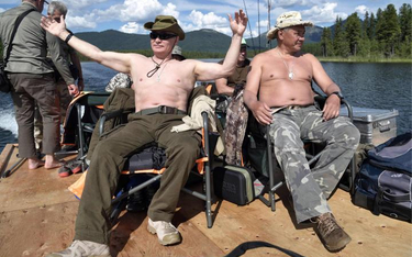 Władimir Putin na rybach z jednym ze swoich najbardziej zaufanych ludzi, ministrem obrony Siergiejem