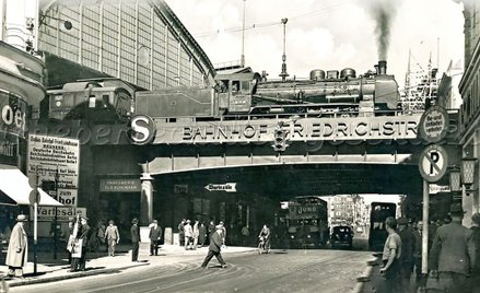 Dworzec kolejki miejskiej S-Bahn przy Friedrichstraße w Berlinie – miejsce pierwszej bojowej akcji o