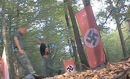 Impreza z okazji urodzin Hitlera, kadr z reportażu „Superwizjera” TVN