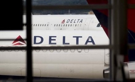 Kobieta wsiadła bez biletu do samolotu. Nikt nie wie jak