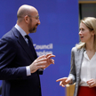 Szefowa estońskiego rządu Kaja Kallas rozmawia z prezydentem Rady Europejskiej Charlesem Michelem