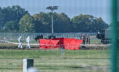 Miejsce katastrofy F-16 na terenie 42. Bazy Lotnictwa Szkolnego w Radomiu. Podczas ćwiczeń przed pok