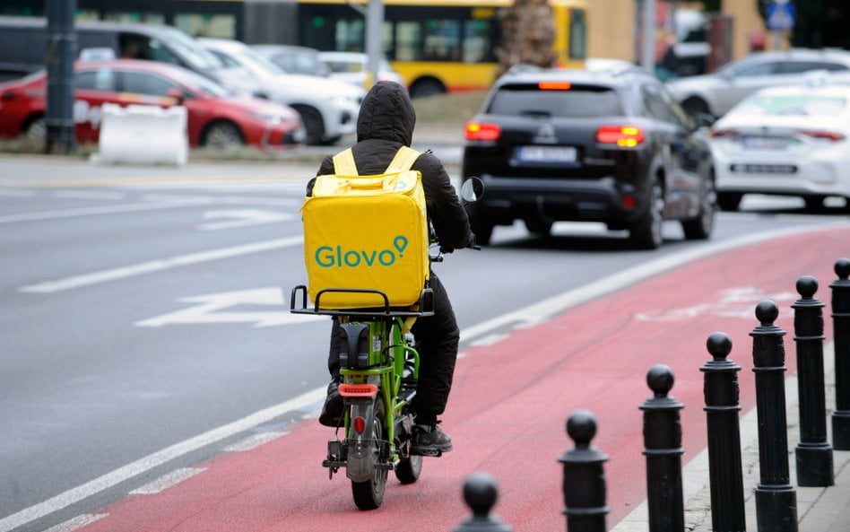 Kurier platformy Glovo.