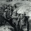 Australijscy piechurzy w maskach przeciwgazowych pod Ypres, koniec września 1917 r.
