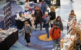 Uczestnicy Wielkiego Antykwariatu będą mogli przeglądać tysiące przedmiotów z drugiej ręki w poszuki
