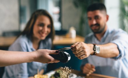 To kelner zapłaci podatek  od napiwków, nie restauracja