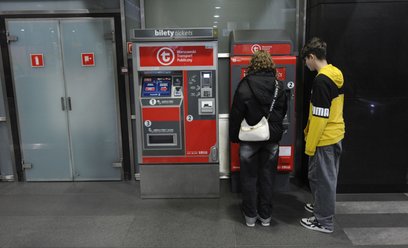 Miasta coraz rzadziej kupują biletomaty stacjonarne, ponieważ stawiają na aplikacje mobilne