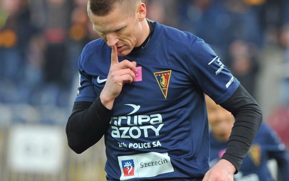 Marcin Robak (Pogoń) strzelił 20 bramek. Niech się cieszy, że mu Ekstraklasa SA połowy nie zabrała.