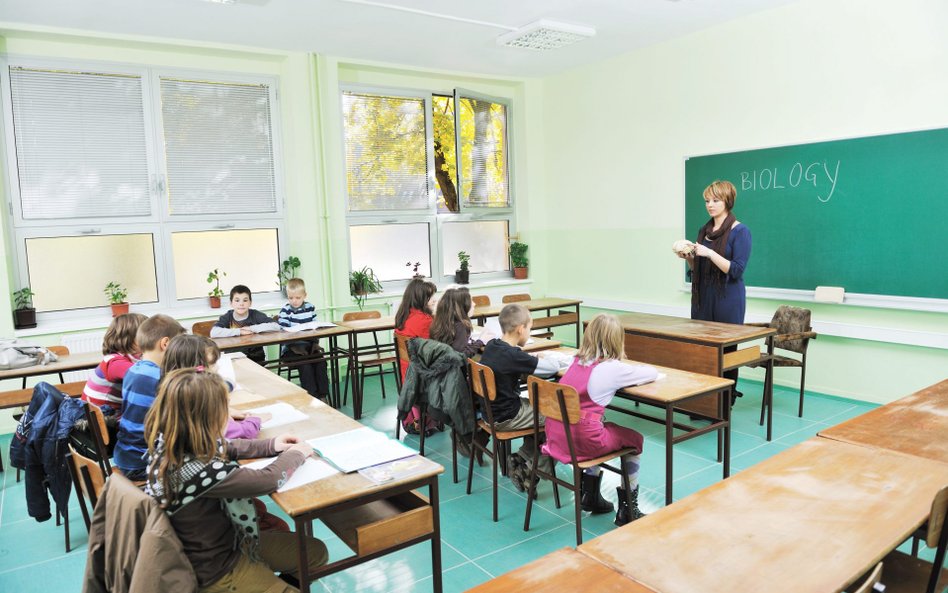 Jeśli temperatura w salach spadnie poniżej 18 stopni, dzieci będą uczyły się zdalnie