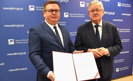 Image 3 - Minister Czesław Siekierski z powołanym na stanowisko Prezesa Agencji Restrukturyzacji i M