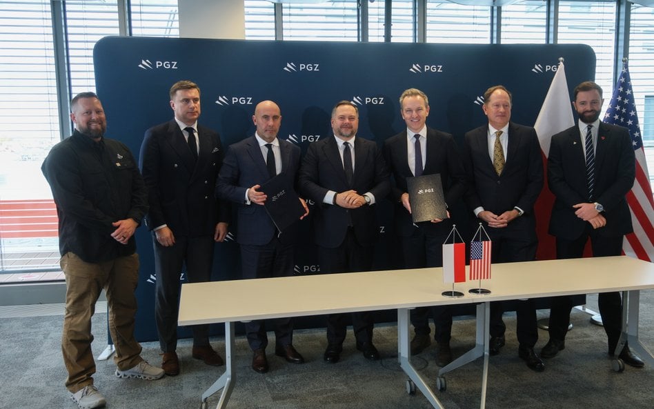 Prezes PGZ Adam Leszkiewicz (3L), wiceprezes Anduril Europe Brian Moran (3P), podsekretarz stanu w M