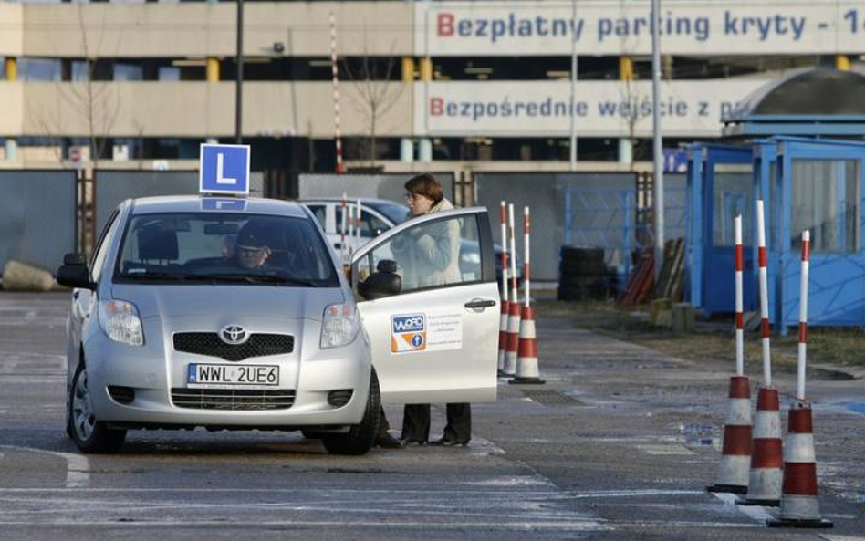 Instruktorzy jazdy rzadziej będą tracić pracę