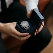 Sprzedawca będzie musiał sprawdzić, kim jest nabywca luksusowego zegarka