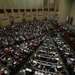 Posłowie na sali plenarnej Sejmu w Warszawie