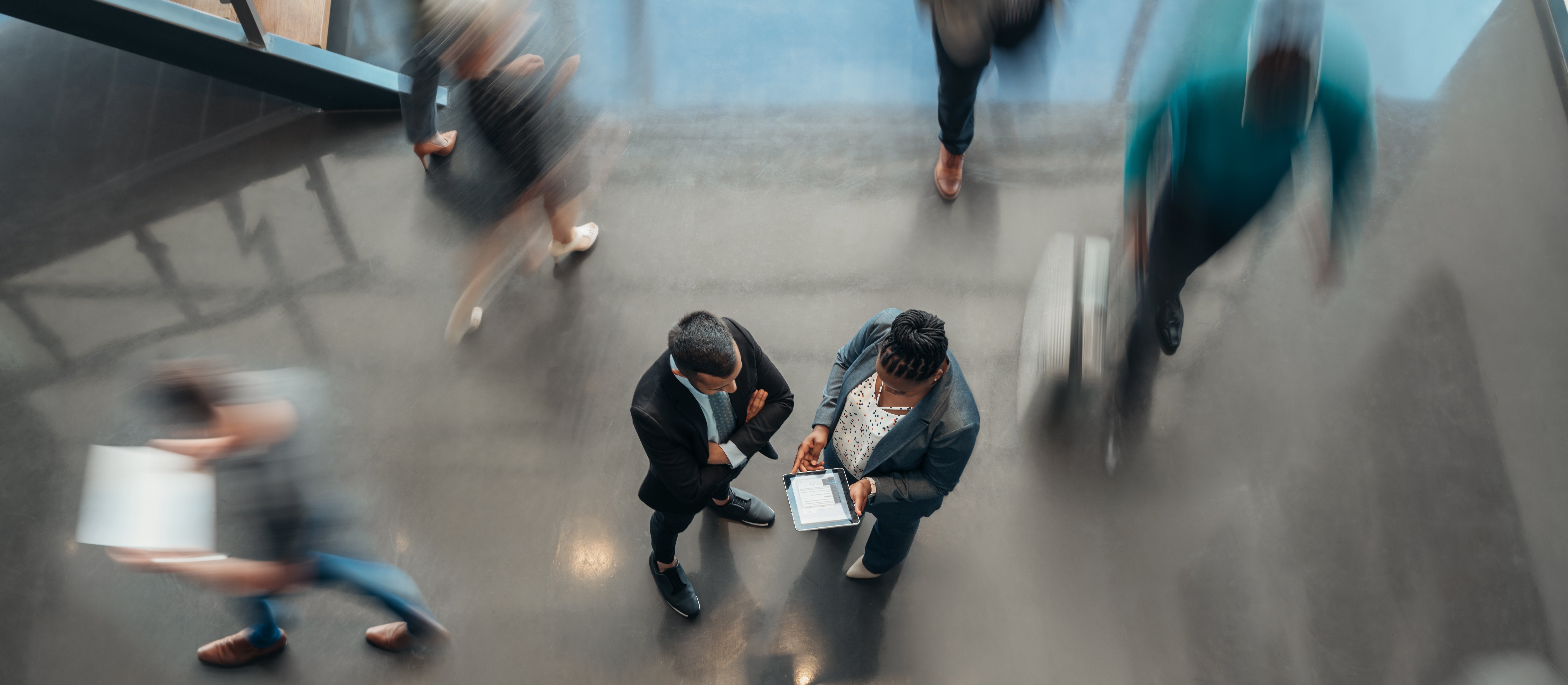 Specjaliści niepewni, ostrożni i mniej chętni do zmiany pracy