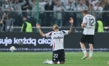 Juergen Elitim cieszy się z gola Rafała Adamskiego