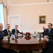 Mateusz Morawiecki w czasie rozmowy z Andrzejem Dudą
