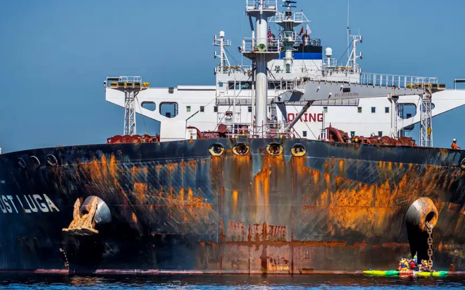 Rosyjskie tankowce rzadko napotykają na przeszkody. Tutaj akcja aktywistów Greenpeace