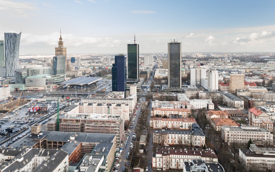 Polskie społeczeństwo się starzeje i koncentruje wokół metropolii