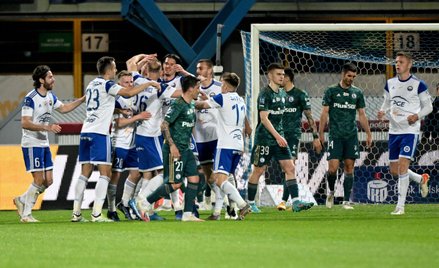 Radość zawodników PGE FKS Stali Mielec po zdobyciu drugiej bramki w meczu z Legią