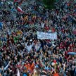 Protest &quot;Łańcuch &#346;wiatła&quot; w Parku Kasprowicza w Poznaniu, przeciw zmianom w sądownict
