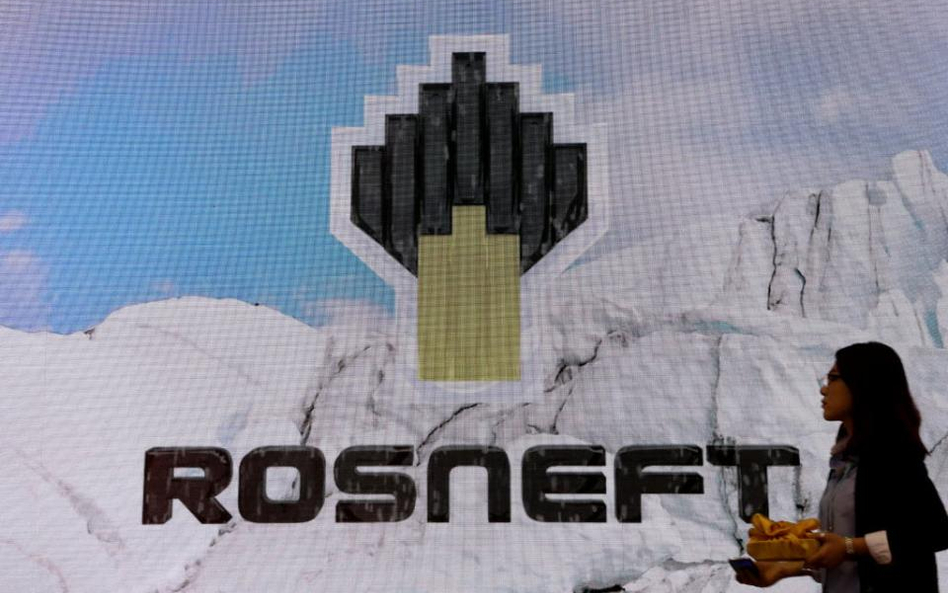 Rosneft stracił połowę zysku