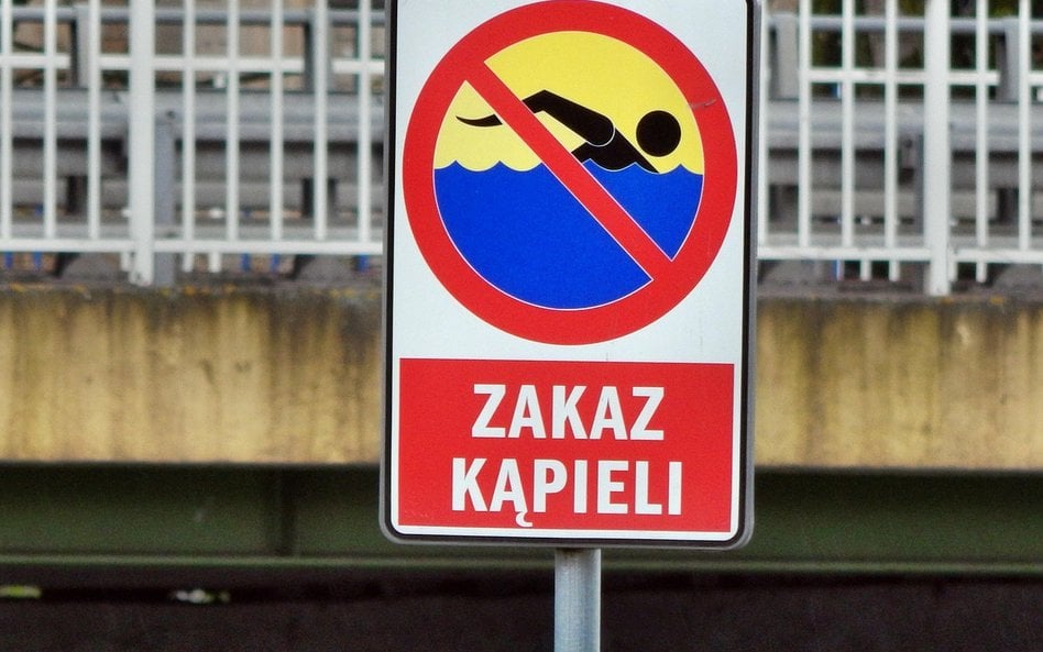 Dotychczas z Wkry odłowiono ponda 800 kilogramów śniętych ryb. Zakaz kąpieli obowiązuje także w Jezi