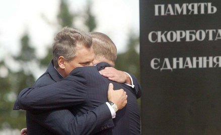Aleksander Kwaśniewski i Leonid Kuczma podczas obchodów 60.rocznicy tragedii wołyńskiej w Pawliwce (