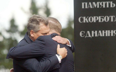 Aleksander Kwaśniewski i Leonid Kuczma podczas obchodów 60.rocznicy tragedii wołyńskiej w Pawliwce (