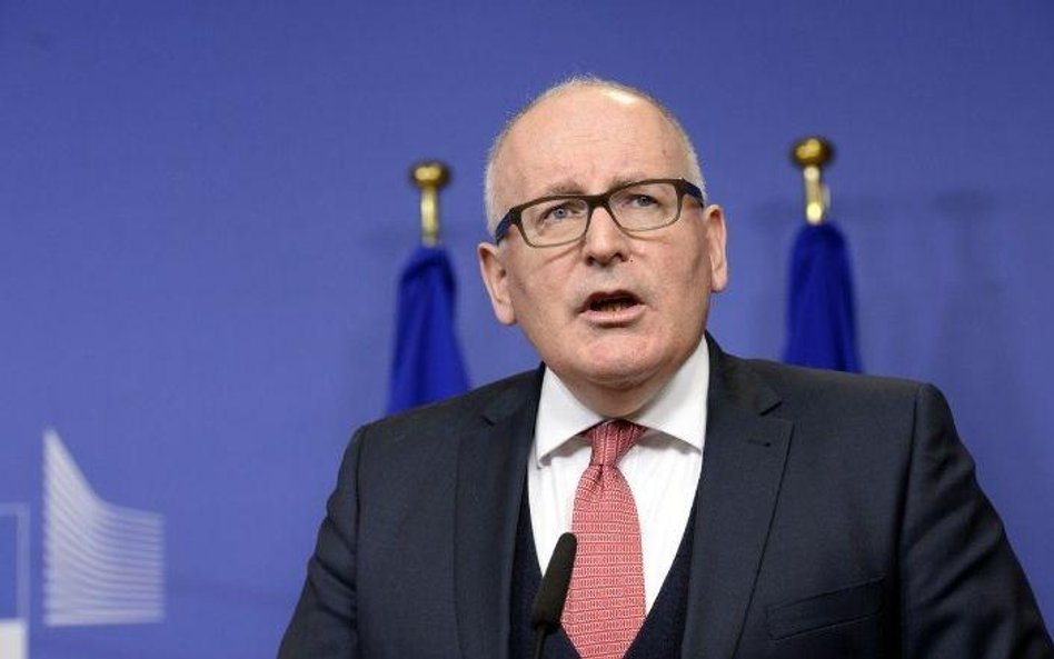 Frans Timmermans chce wywrzeć skuteczną presję na Polskę.