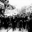 Manifestacja w Warszawie po ogłoszeniu przystąpienia Anglii i Francji do wojny. 3 września 1939 r.