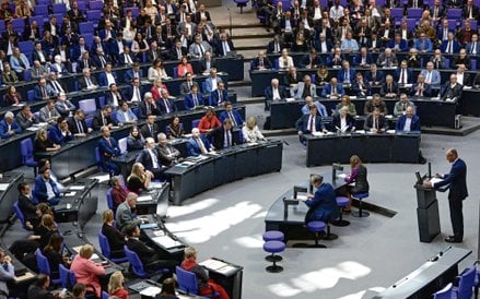 Niemcami rządzi Urząd Kanclerski. I to nie jako rozbudowana instytucja, lecz wąskie grono ludzi skup