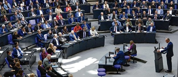 Niemcami rządzi Urząd Kanclerski. I to nie jako rozbudowana instytucja, lecz wąskie grono ludzi skup