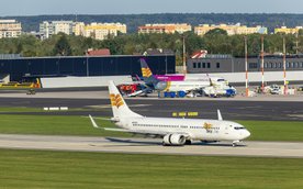 W porównaniu do analogicznego miesiąca ubiegłego roku, kiedy obsłużono 12 713 pasażerów, lotnisko w 