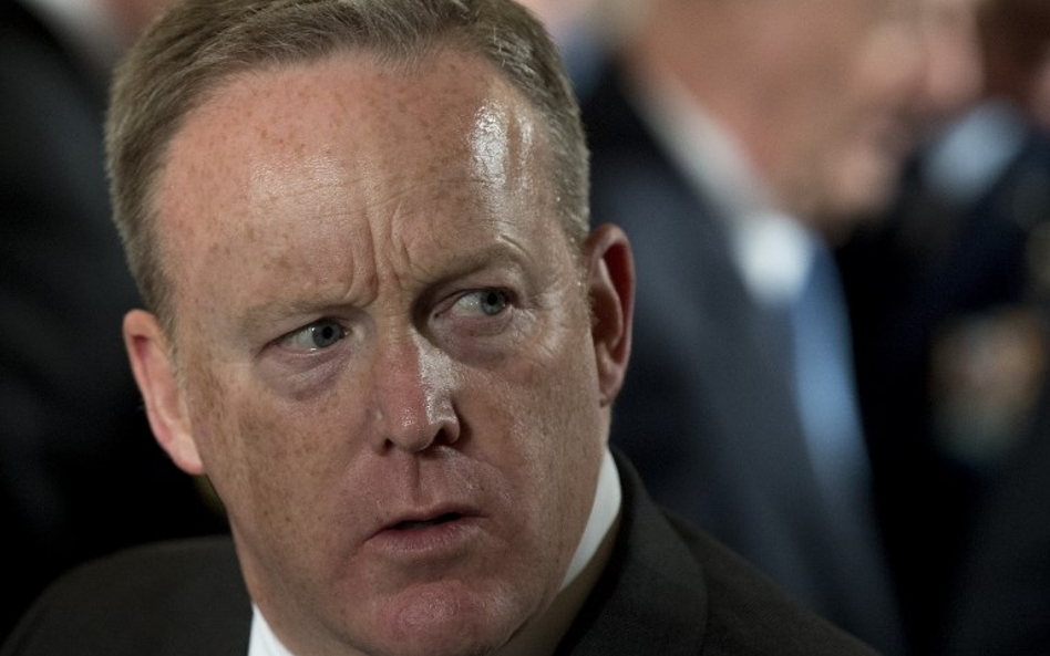 Sean Spicer wciąż chce opuścić Donalda Trumpa