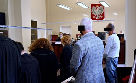 Oskarżeni: Sylwester B. (2P) i Robert M. (P) na sali Sądu Okręgowego w Szczecinie